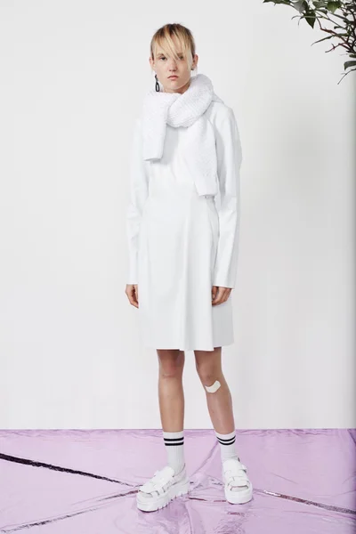 Look 16